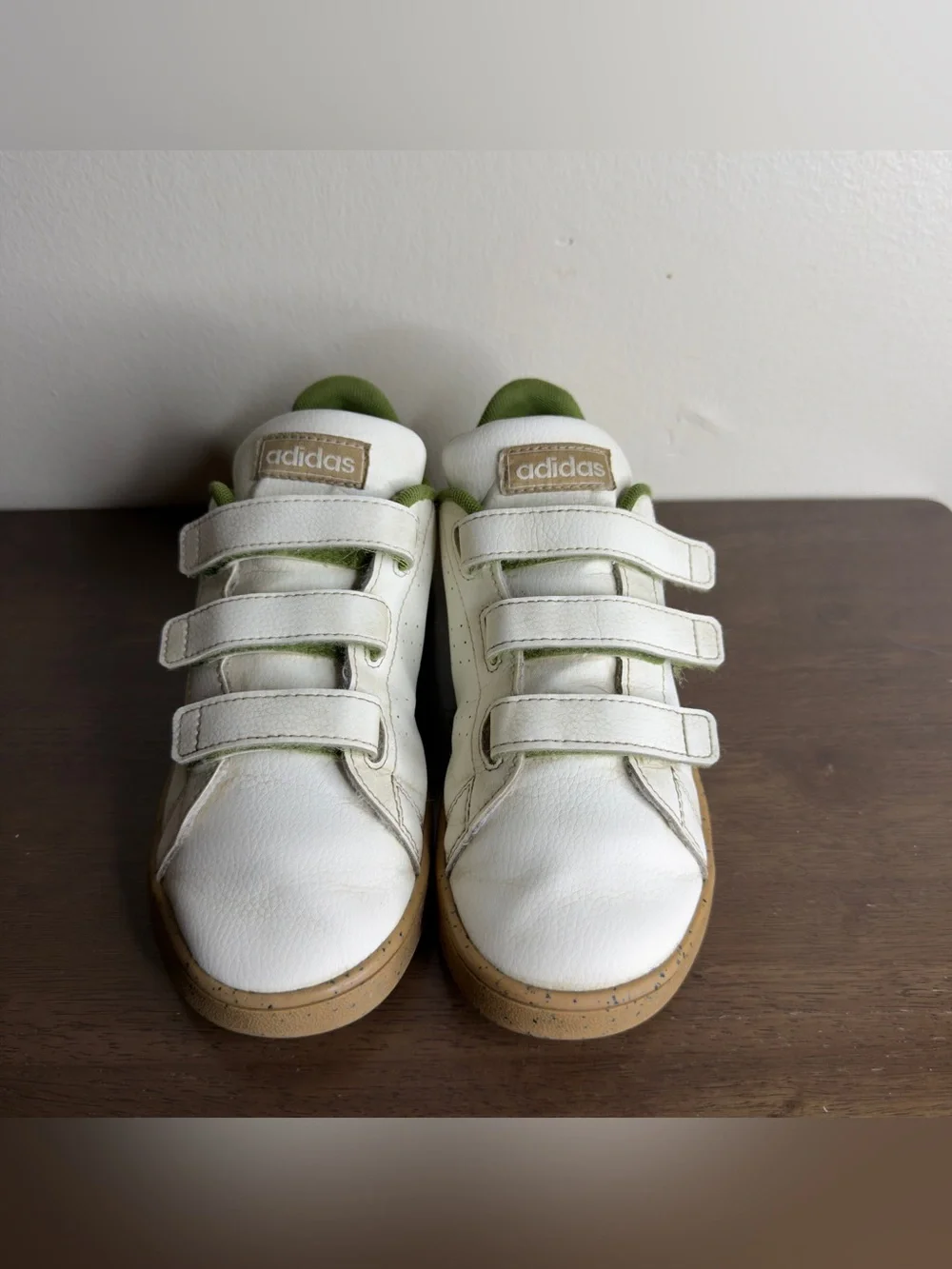 Adidas Advantage x Marvel “ I Am Groot” White Leather Sneakers Sz 2.5 Kids